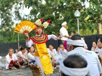 Tari Sanghyang Dedari Tari Sanghyang Dedari